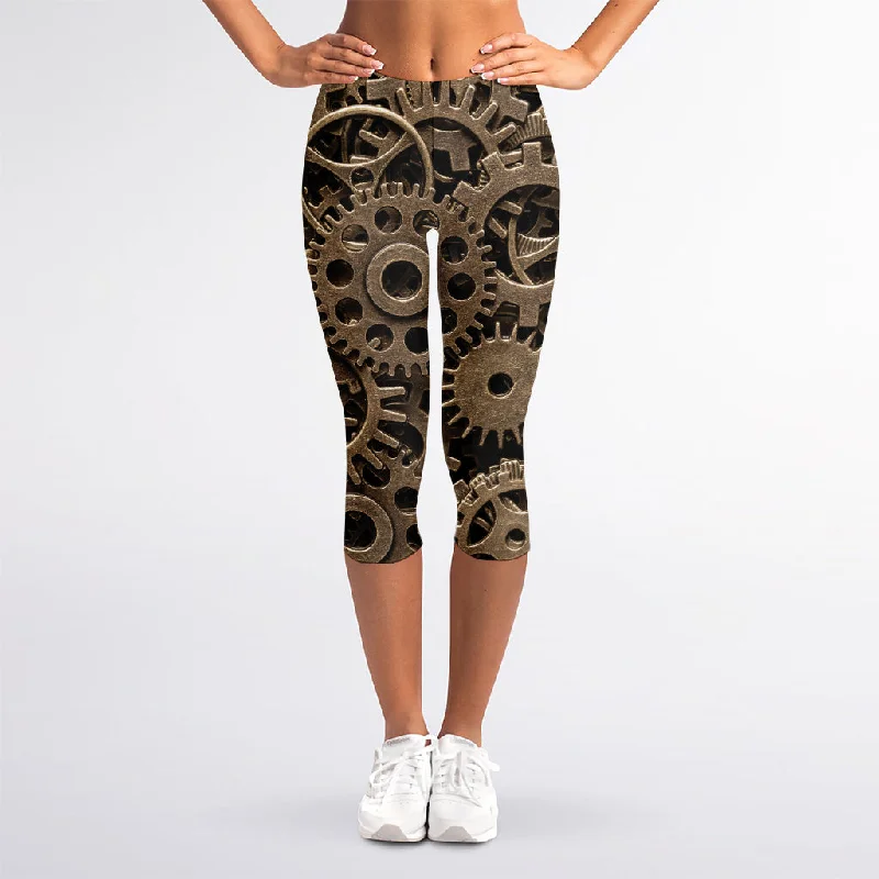 Steampunk Brass Gears And Cogs Print Women's Capri Leggings