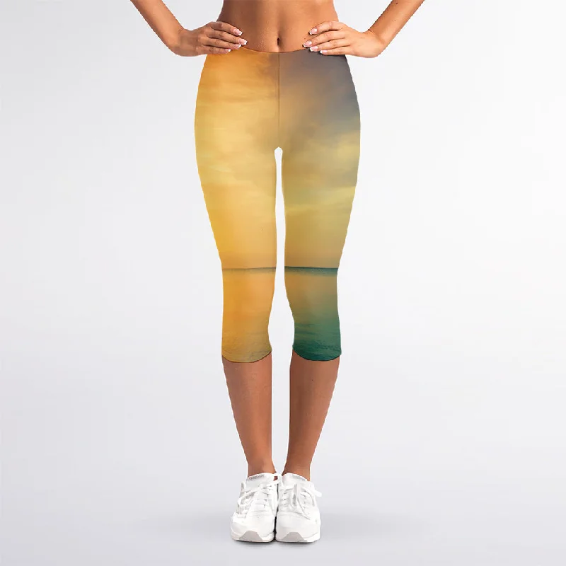 Sunrise Beach Print Women's Capri Leggings