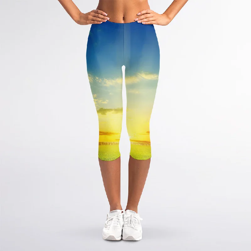 Sunrise Meadow Print Women's Capri Leggings