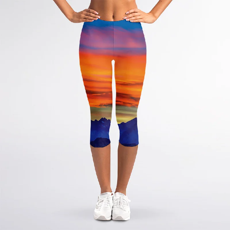 Sunset Mountain Print Women's Capri Leggings