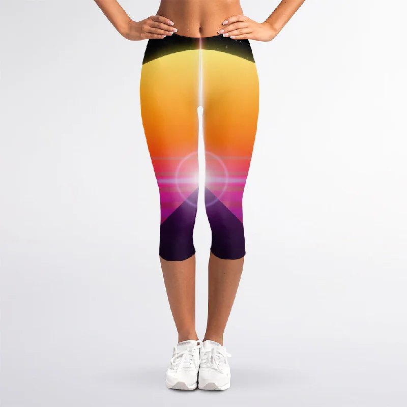 Synthwave Pyramid Print Women's Capri Leggings