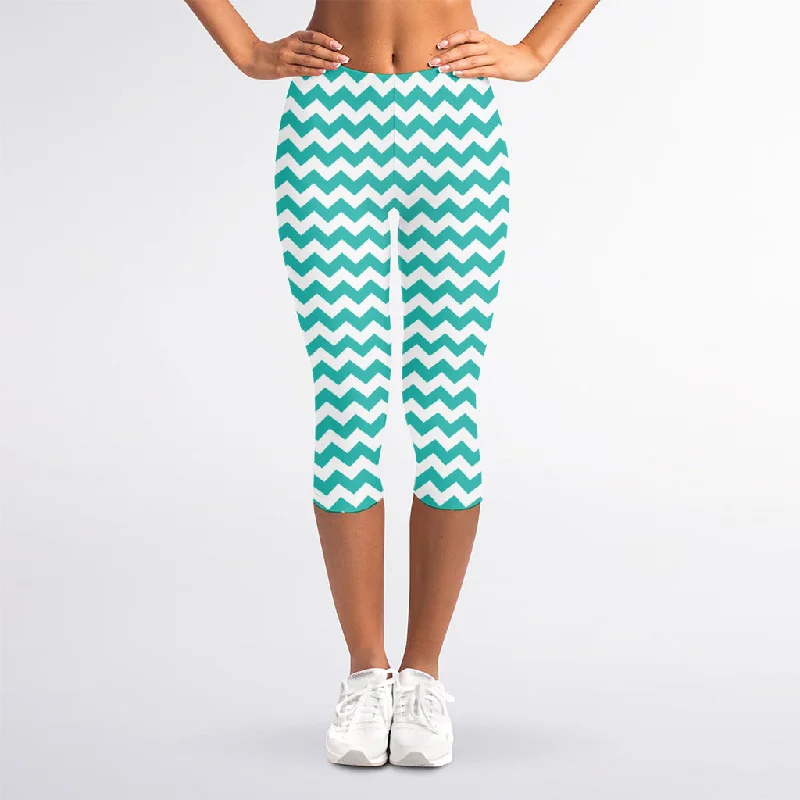 Teal And White Chevron Pattern Print Women's Capri Leggings